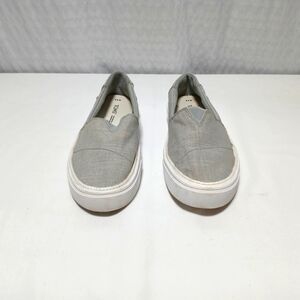 Toms Canvas Slip On Sneakers. Size Ladies 8.5